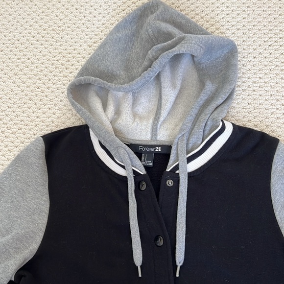 Like new! Cozy Forever 21 bomber jacket style jersey hoodie, size Small - Picture 5 of 8